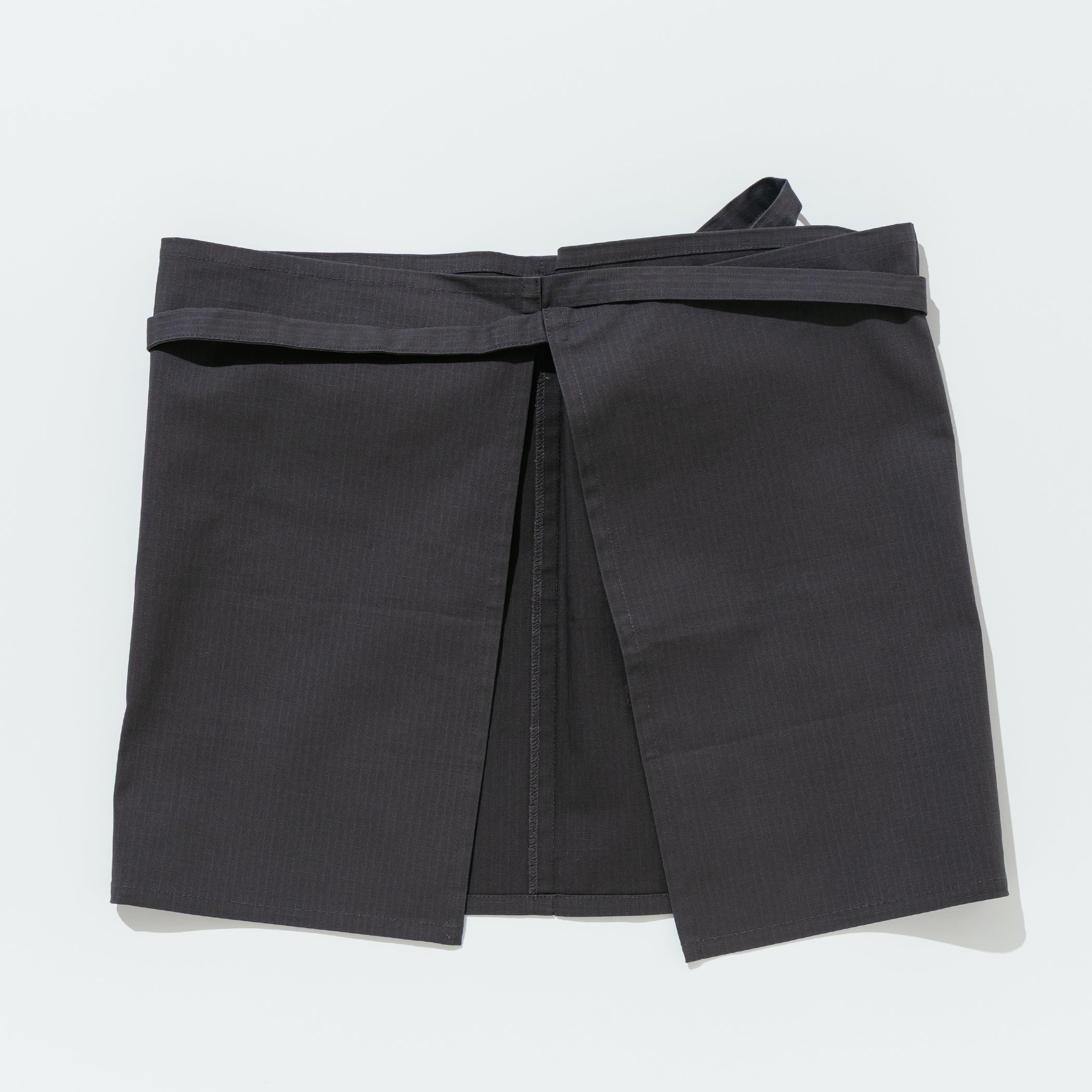 MiCHiKO with BEAMSサロンエプロン（SUMI） – CHISAKO TAKASHIMA