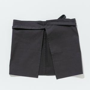 MiCHiKO with BEAMSサロンエプロン（SUMI） – CHISAKO TAKASHIMA